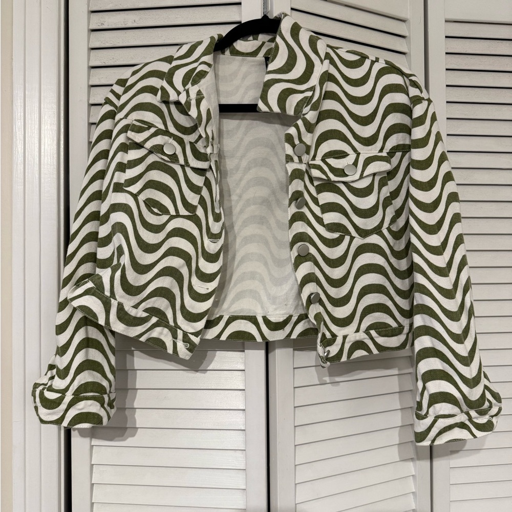 Green and White Cropped Wavy Pattern Jean Jacket (Size S)